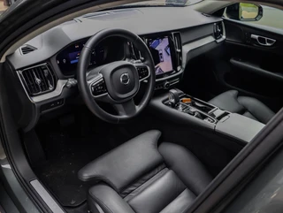 Volvo V60 T8 AWD Plus Dark / 4