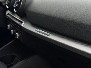 Audi Q2 35 TFSI S 150pk Edition / CarPlay / 18