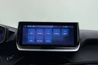 Peugeot 208 1.2 Hybrid 145 e-DCS6 GT | Stoelverwarming | Cruise control | Apple carplay/Android auto | Elek. verstelbare stoelen | Achteruitrijcamera | Kunstlederen/Alcantara bekleding | Massagefunctie | Stuurbediening / 28