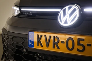 Volkswagen Golf 1.5 eHybrid GTE | LEDER | PANORAMADAK | HEAD UP | STOELVENTILATIE | STUURVERWARMING | TREKHAAK | 18" / 7
