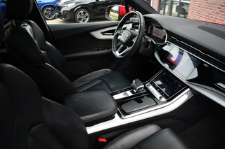 Audi Q7 55 TFSI e quattro S-Line  Rijklaar! Pano 22inch Contourzetels Luchtv / 56