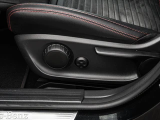 Mercedes-Benz CLA-klasse 180 Business Solution AMG Night Upgrade | Panoramadak | Camera | Apple CarPlay/Android Auto | LED | Navigatie| Stoelverwarming | 18" / 35