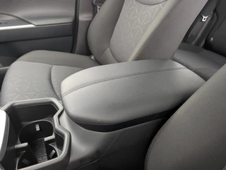 Toyota RAV4 2.5 Hybrid AWD Dynamic NWE. 4-SEASONS STOEL- & VOORRUITVERWARMING PDC V+A DIGITAL DISPLAY LED / 18