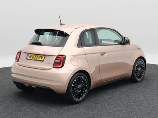 Fiat 500 3+1 Icon 42 kWh | Navigatie | Climate Controle | 17 Inch | Parkeersensoren | Bluetooth | 40.959 Km!! / 4