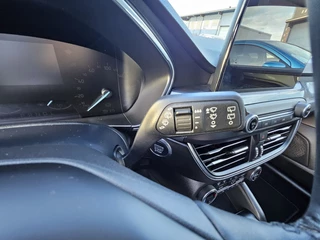 Ford Focus Wagon 1.0 EcoBoost 125PK Active Automaat Winterpack 17" Velgen Navi / 15