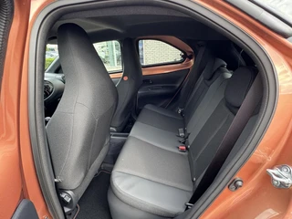 Toyota Aygo X HYBRID 115 ENVY NIEUW EN DIRECT LEVERBAAR!! LED PARK-SENSOREN KEYLESS STOELVERW APPLE/ANDROID CLIMA AD-CRUISE NAVI / 13