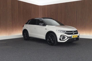 Volkswagen T-Roc 1.5 TSI 150pk DSG R-Line Business+ Black Style Trekhaak Camera IQ.Light Panoramadak Virtual Cockpit Navigatie / 13