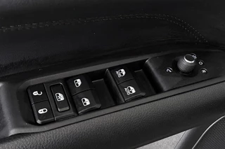 Jeep Compass 4xe 240 Plug-in Hybrid Electric S Leder Stuur-Stoelverwarming Apple Carplay / 32