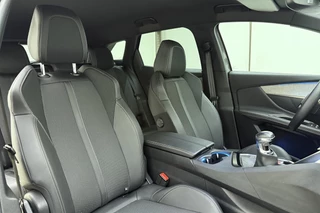 Peugeot 3008 1.2T 130pk GT | Achteruitrijcamera | Parkeersensoren V+A | Cruise & Climate control | Navi | Apple Carplay / Android Auto / 14