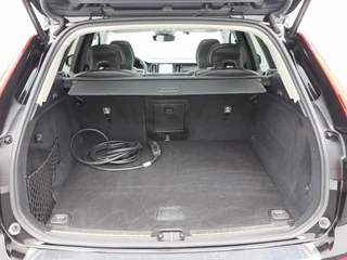 Volvo XC60 2.0 T8 455 Pk Plug-in hybrid AWD Plus Bright | Panoramadak | Trekhaak | 360° Camera | Harman Kardon | Leder | 19 Inch | 35.116 Km!! / 19