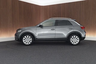 Volkswagen T-Roc 1.5 TSI 150pk DSG Sport Trekhaak Virtual cockpit Adaptive cruise Stoelverwaming PDC / 6