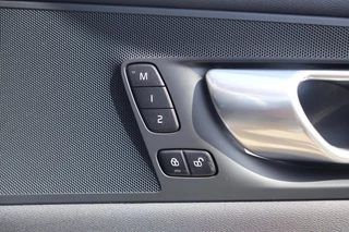 Volvo XC60 T6 Recharge AWD Plus Bright | Stoelverwarming | Trekhaak  | Parkeercamera | Panoramadak | Long Range |   Memory Stoelen | Keyless / 44
