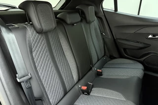 Peugeot 2008 1.2 Hybrid 145 Allure | Climate & Cruise control | Achteruitrijcamera |voorstoelen verwarmd | Parkeersensoren | AppleCarplay / AndroidAuto | Full LED / 16