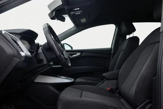 Audi Q4 e-tron 40 e-tron 204 PK l Adaptive Cruise / 11