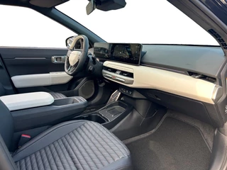 Kia EV4 Hatchback GT-PlusLine 81.4 kWh | Schuif/kanteldak | Lederen bekleding | 360 Graden camera | Head up display | Elektrische achterklep | Elektrische stoel verstelling met geheugen | Stoel verwarming + ventilatie voor | Dodehoek camera | Draadloze oplader / 14
