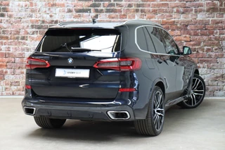 BMW X5 xDrive40i High Executive M Sport Pakket Automaat  / Live Cockpit Professional / Adaptive Air Suspension / Panoramadak Sky Lounge / Bowers & Wilkins / Active Steering / Comfortstoelen / Laserlight / Crafted Clarity / 22 Inch / Leder / M Sportremsysteem / 5