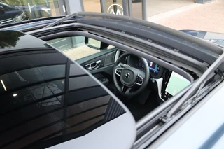 Volvo XC60 T6 AWD Ultra Black Edition Trekhaak Pano 360 Head up 21'' / 17