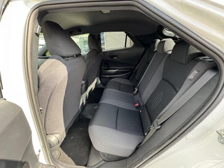 Toyota C-HR 2.0 PLUG-IN HYBRID 220 FIRST EDITION STOEL/STUURVERW BLIND-SPOT PARK-SENSOREN NAVI APPLE/ANDROID EL-ACHTERKLEP 18" LM-VELGEN / 15