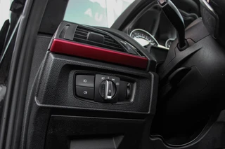 BMW 2-serie Cabrio 220i Sport | Origineel NL | Cruise control | Stoelverwarming | Xenon | Sportstoelen | HiFi audio | Navigatie Professional | Sportstuur | Chrome Line | Keyless entry / 35