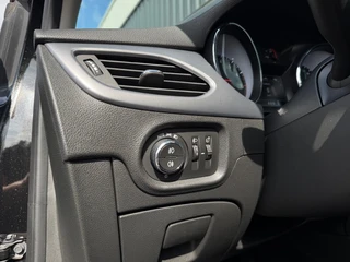 Opel Astra 1.2 Business Edition - NL Auto Cruise Airco Navi Bluetooth / 21