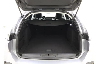 Peugeot 308 SW 1.2 PureTech Allure | Apple carplay/Android auto | Parkeercamera V + A | Electronic climate control | Draadloze telefoonlader | Stoelverwarming | Navigatie | Parkeersensoren V+A | Automaat / 14