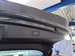 Seat Leon Sportstourer 1.5 TSI 150pk FR Business Intense LED Trekhaak Camera App-Connect Sfeerverlichting / 19