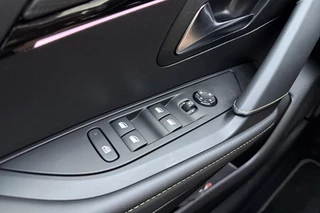 Peugeot 208 1.2T 100pk GT | Afneembare Trekhaak | Achteruitrijcamera | Panoramadak | Cruise control | Airco | Stoelverwarming | Climate control | Interieurverlichting | Stuurbediening | Sportstuurwiel | / 21