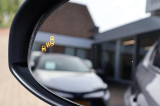 Toyota C-HR 1.8 Hybrid Bi-Tone STOEL/STUURVERW PARK-SENSOREN DODEHOEK DETECTIE LM-VELGEN BLUETOOTH CAMERA LED / 30