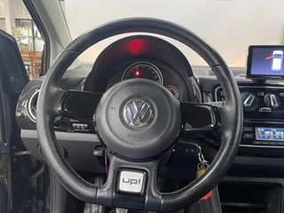 Volkswagen Up! 1.0 cross up! BlueMotion/ Nederlandse auto/ 5 deurs/ Parkeersensoren voor en achter/ Bluetooth / Airco / 15