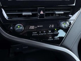 Toyota Camry 2.5 Hybrid Business Edition / 19