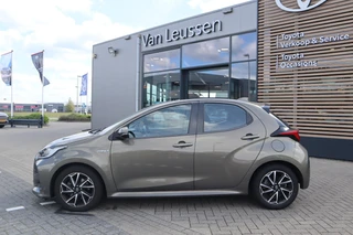 Toyota Yaris 1.5 HYBRID DYNAMIC LED LMV-16" APPLE/ANDROID KEYLESS NAVI ALL-SEASON DEALER ONDERHOUDEN / 2