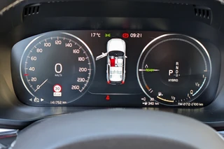 Volvo XC60 2.0 T8 Twin Engine AWD R-Design Panorama Trekhaak / 9