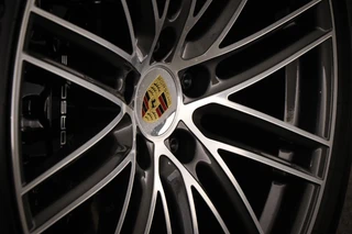 Porsche Cayenne 3.0 E-Hybrid Platinum Edition | LUCHTVERING | MASSAGE | STOELVENTILATIE | COMFORTSTOELEN | CAMERA | 22" / 29