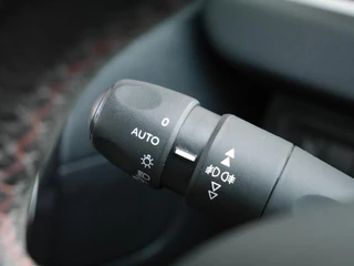 Peugeot 2008 1.2 PureTech GT-line | 110PK | Trekhaak | Achteruitrijcamera | 17 inch lichtmetalen velgen | Apple carplay/Andriod auto | Dakrails | Climate control | Cruise control / 18