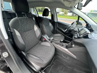 Peugeot 2008 1.2 Puretech Active Goed onderhouden ''Trekhaak - PDC - Infotainment '' / 23