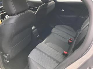 Peugeot 208 Allure PureTech 100pk / 15