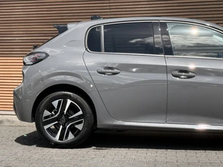 Peugeot 208 1.2 Hybrid 110 e-DCS6 Allure / 15