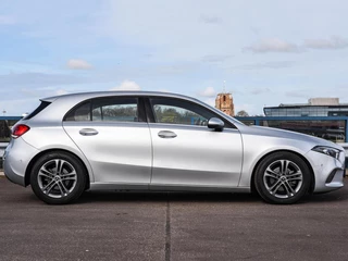 Mercedes-Benz A-klasse 180 d Launch Edition Widescreen Camera Apple CarPlay Android Auto Navigatie Stoelverwarming / 7