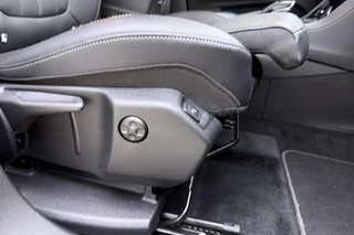Opel Grandland X 1.6 Turbo Hybrid Elegance Automaat | Lederen bekleding | Stoelverwarming en ventilatie | Electrische achterklep | Keyless | Navigatie | DAB radio / 17