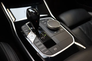 BMW 3 Serie Touring M340i xDrive High Executive M Sport Pakket Automaat  / Live Cockpit Professional / Panoramadak / Trekhaak / Individual Leder Merino / Driving Assistant / M Sport Differentieel / Harman Kardon / M Adaptief Onderstel / Safety Pack / Head-Up Display / 19 Inch / Stoelverwarming voor+achter / 24