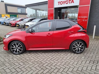 Toyota Yaris 1.5 HYBRID EXECUTIVE HEAD-UP STOELVERWARMING BI-TONE PARK-SENSOREN HALF-LEDER 17"LM-VELGEN PRIVACY-GLASS / 8