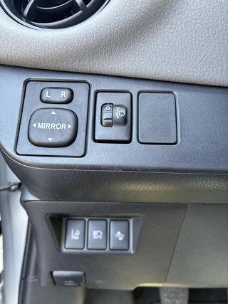 Toyota Yaris 1.0 VVT-i Aspiration 5-Deurs | Climate control | Camera | Navigatie | Cruise control | Elektrisch Pakket | Bluetooth telefoonvoorbereiding / 26