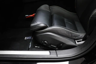 Volvo V60 2.0 B4 Ultimate Dark | PANORAMADAK | HEAD UP | STANDKACHEL | ACHTERBANKVERWARMING | 360 CAMERA | 20" / 31