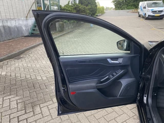 FORD Focus 1.0 EcoBoost Hybrid 125pk ST-Line / 16