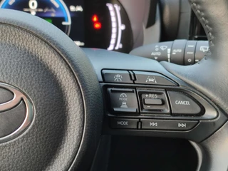 Toyota Yaris Hybrid 115 DYNAMIC STOEL/STUURVERW PARK-SENSOREN BLIND SPOT CAMERA KEYLESS 16'' LM-VELGEN CAMERA NAVI CLIMA AD-CRUISE APPLE/ANDROID / 15