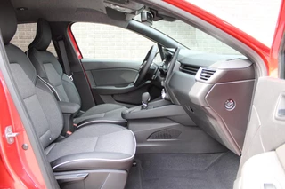 Mitsubishi Colt 1.6 HEV First Edition / 24