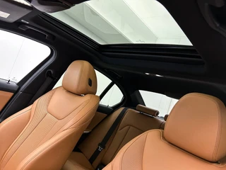 BMW 3-serie 320i M Sport | Schuifdak | Camera | HeadUp Display | Stoelverwarming | Memory Stoelen / 14