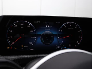 Mercedes-Benz A-Klasse 220 Launch Edition  | Widescreen | Camera | Org. NL / 33