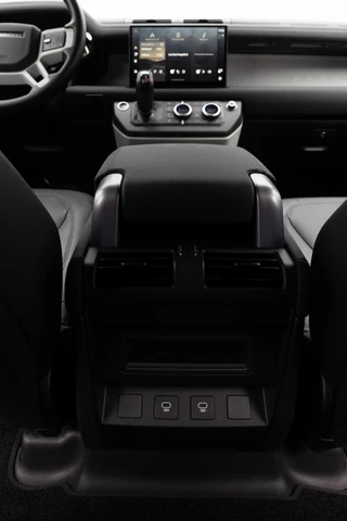 Land Rover | Defender 3.0 D250 110 MHEV SE | Luchtvering | Groot Infotainmentscherm | Premium Audio by Meridian | Black Pack | FULL LED | / 29
