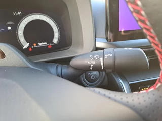 Toyota C-HR 2.0 Plug-in Hybrid 220 GR SPORT NIEUW DIRECT LEVERBAAR STOEL/STUURWIELVERWARMING PDC DRAADLOOSLADEN / 18
